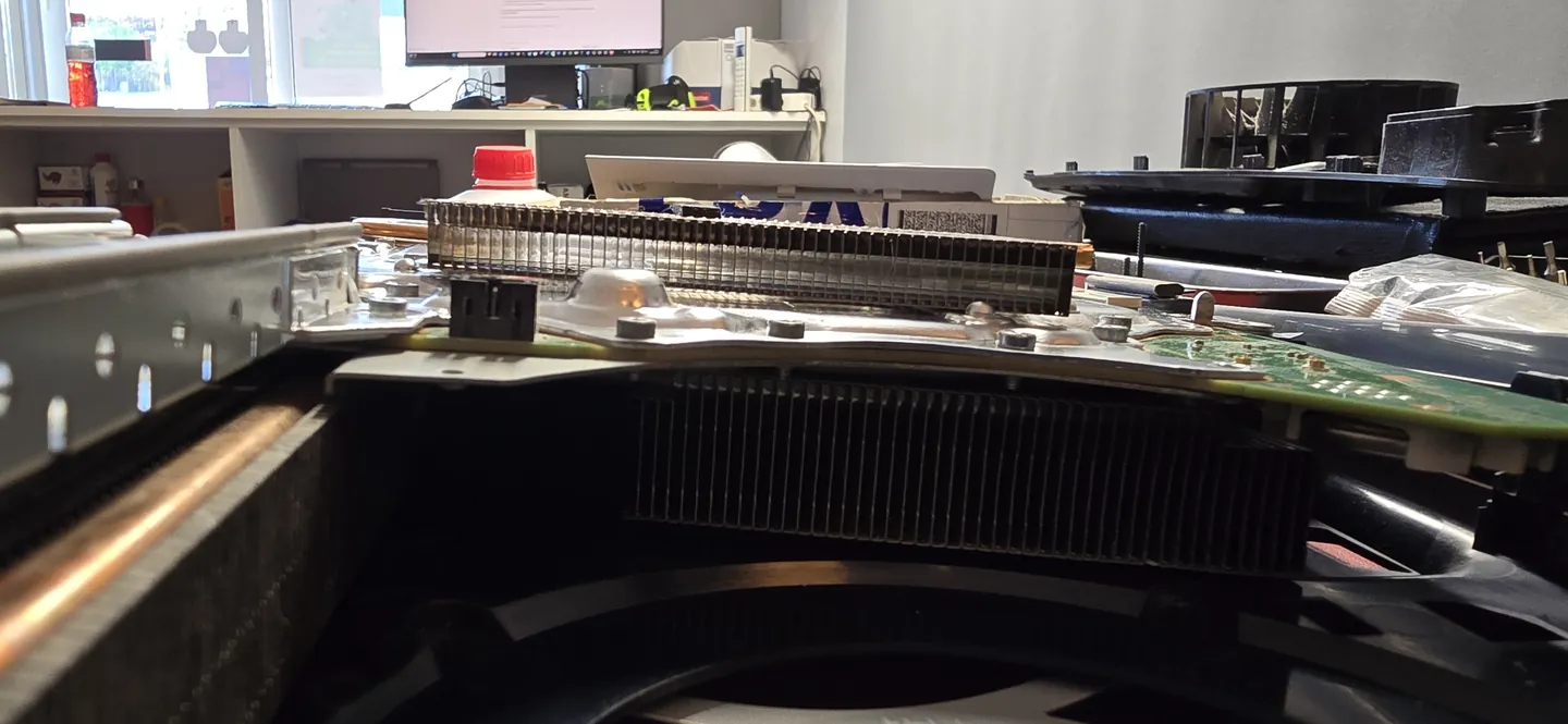 Consola PS5: Outro ângulo do conjunto já montado.